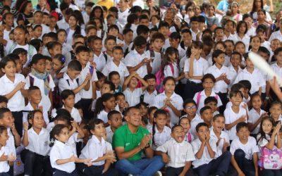 Miranda: Colegio CEPA de Las Clavellinas de Guarenas recibe 500 morrales con útiles escolares