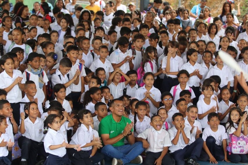 Miranda: Colegio CEPA de Las Clavellinas de Guarenas recibe 500 morrales con útiles escolares