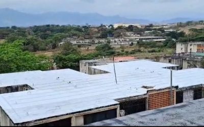 Supervisan trabajos de impermeabilización en edificios del Urbanismo El Jobito de Yare