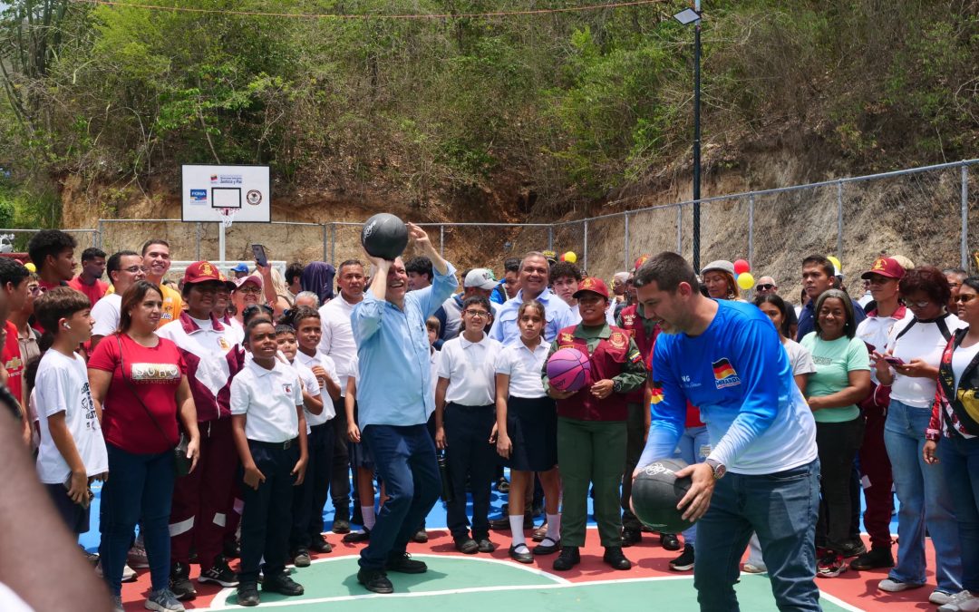 Entregan totalmente rehabilitada cancha de usos múltiples en Zona 5 de Los Naranjos