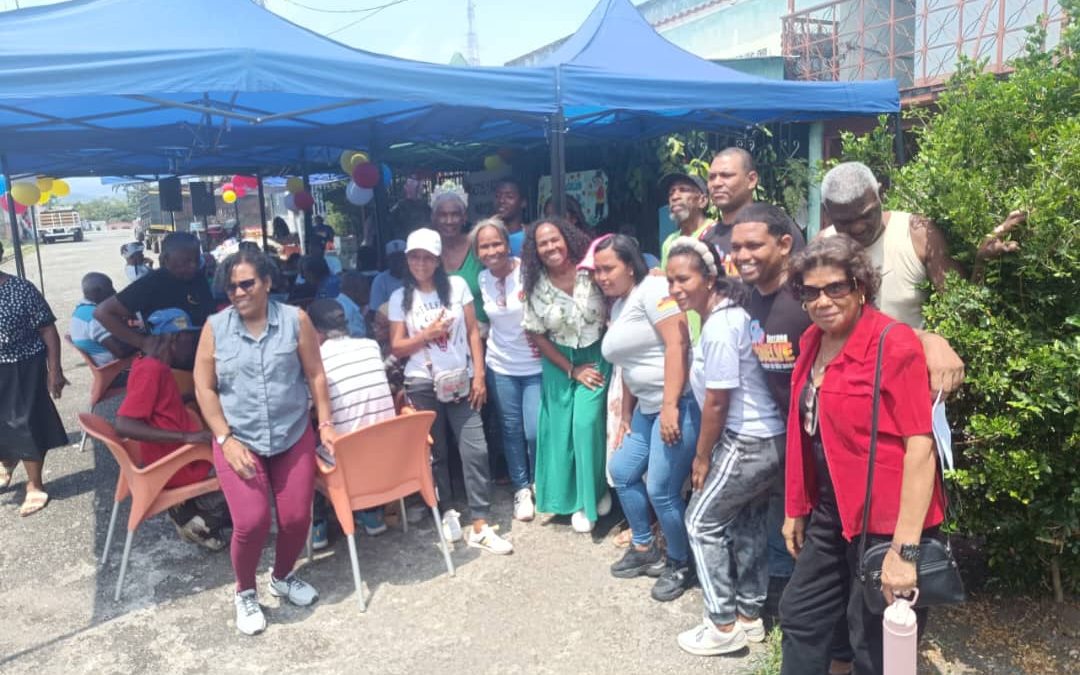 Miranda lleva atención integral a 160 abuelos en Acevedo