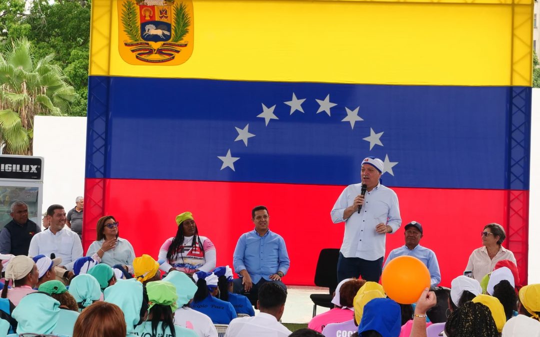 Dotan cocinas y laboratorios de 29 planteles de Miranda  para fortalecer la calidad educativa