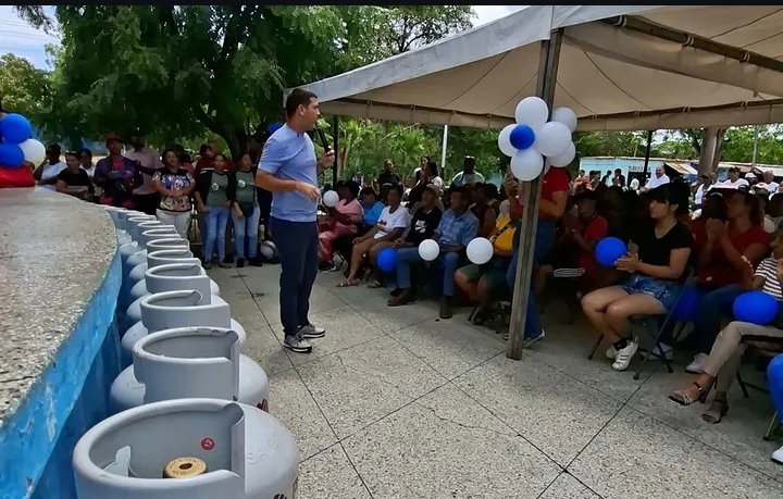 Entregaron 235 bombonas de gas doméstico en Comuna Cacique Yare