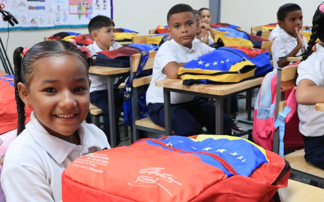 Mil estudiantes de Petare estrenan espacios renovados de la U.E.N. José de Jesús Arocha