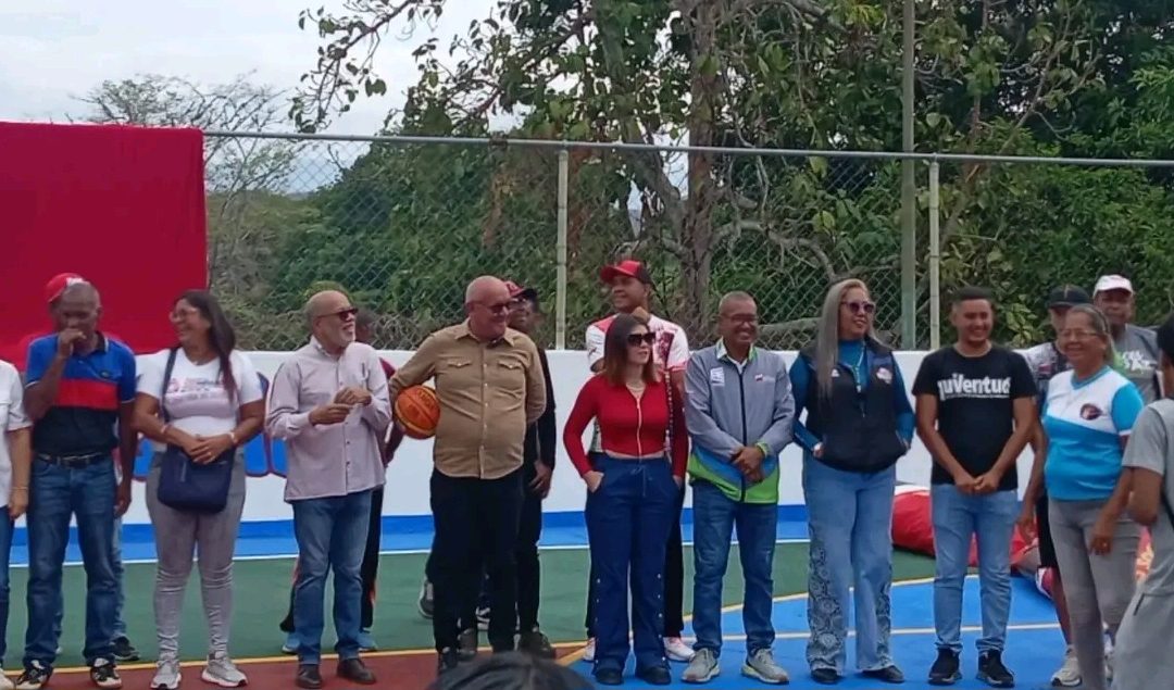 En San José de Piñango de Yare estrenan cancha deportiva