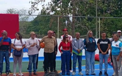 En San José de Piñango de Yare estrenan cancha deportiva