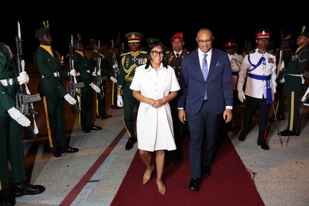 Presidenta (E) Delcy Rodríguez arriba a Barbados para fortalecer la integración estratégica con el Caribe