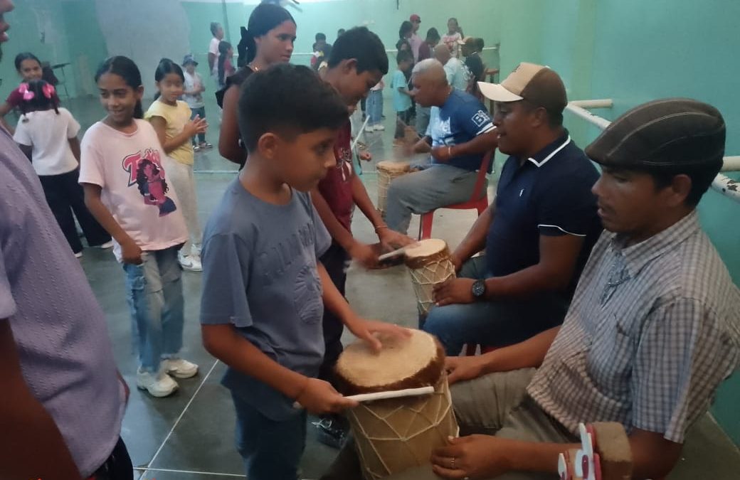 Miranda celebra la Cruz de Mayo con un conversatorio cultural en Santa Lucía