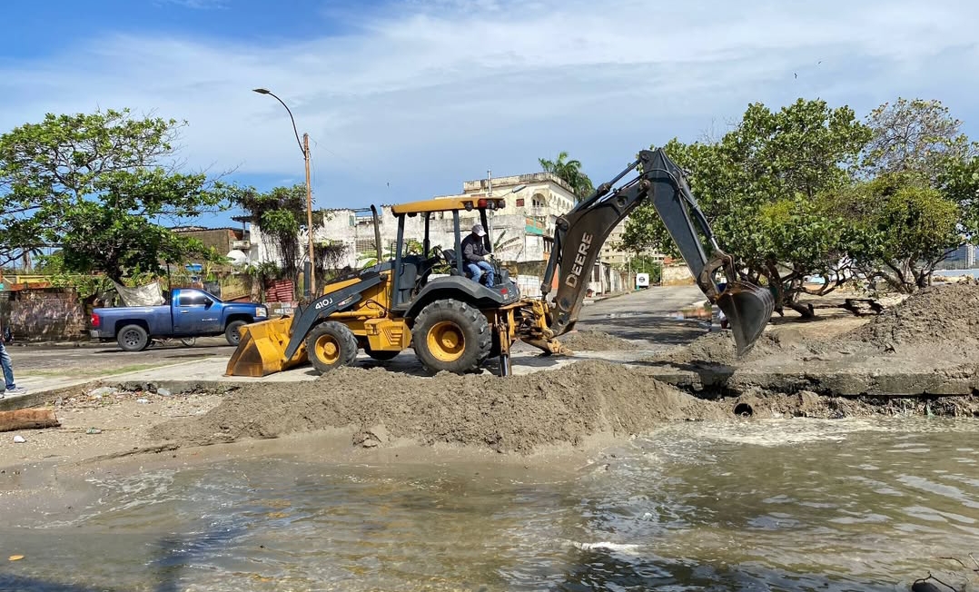 Limpiaron desembocadura del Río Curiepe para optimizar drenaje de agua de lluvia