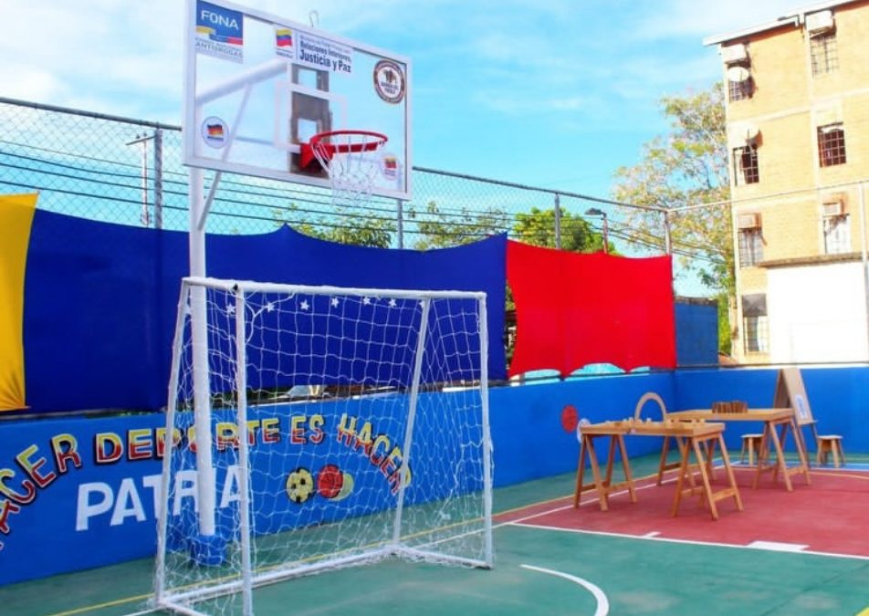 Entregan rehabilitada cancha de usos múltiples en Urbanismo Pueblo Nuevo