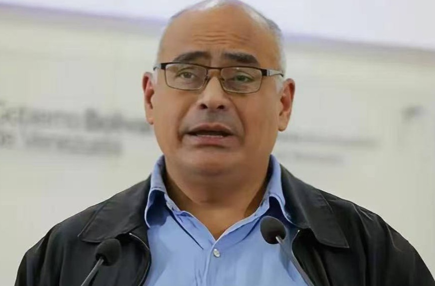 Designan a Carlos Alvarado como nuevo ministro de Salud