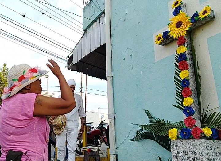 Ocumareños rinden tributo a la Cruz de Mayo