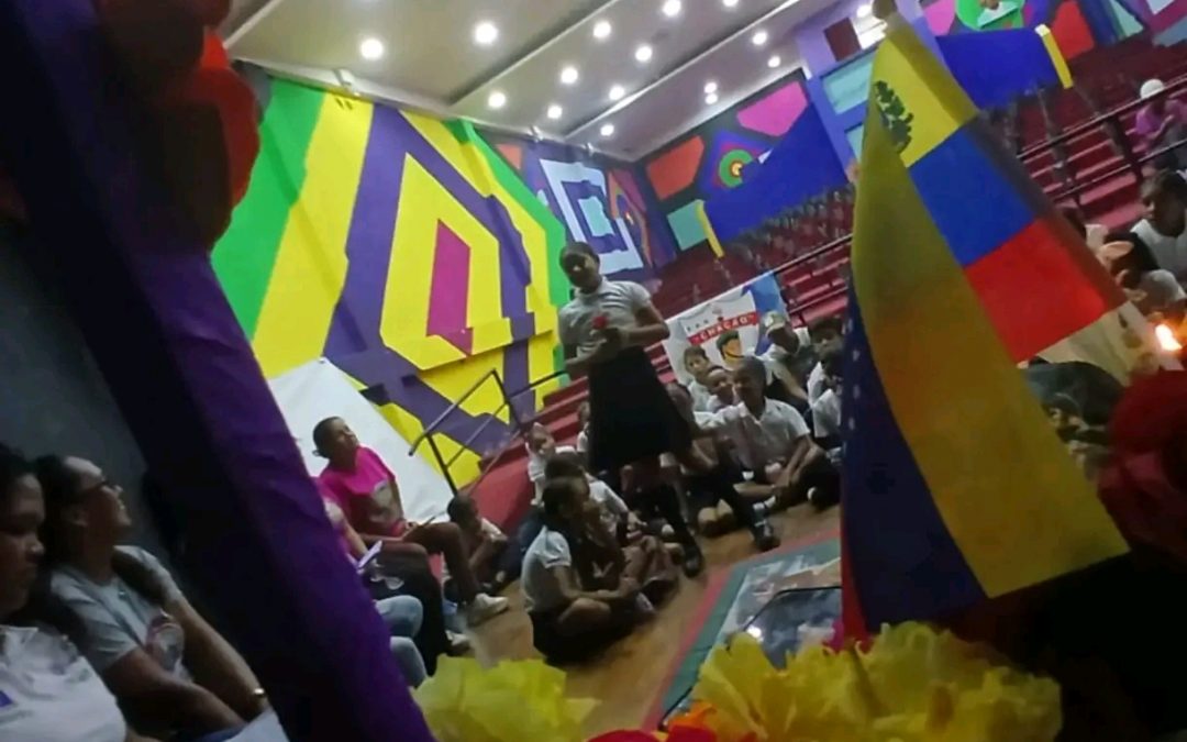 Escolares de Yare aprenden secretos de la Cruz de Mayo