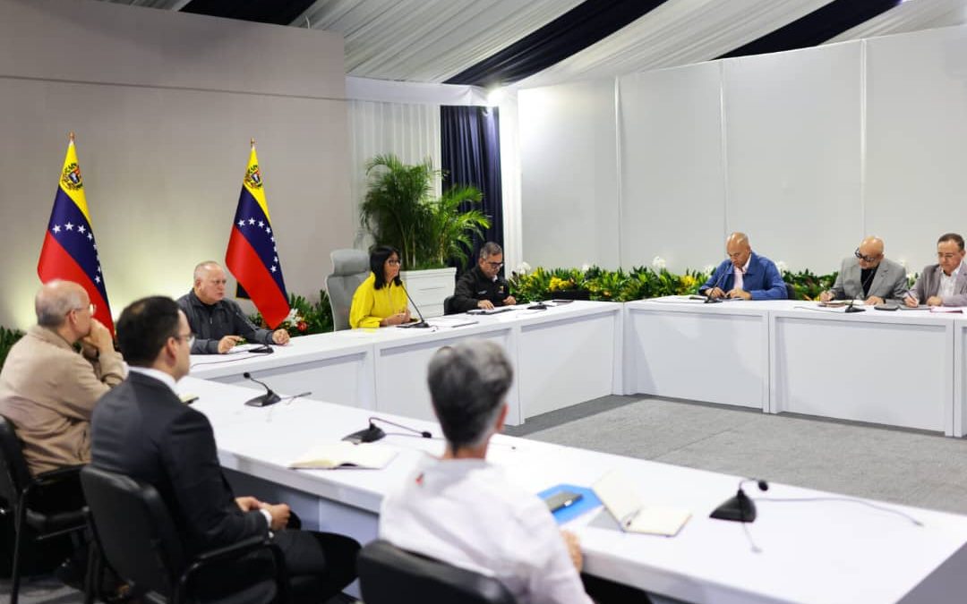 Presidenta (E) Delcy Rodríguez lideró mesa de trabajo con gobernadores para fortalecer el SEN