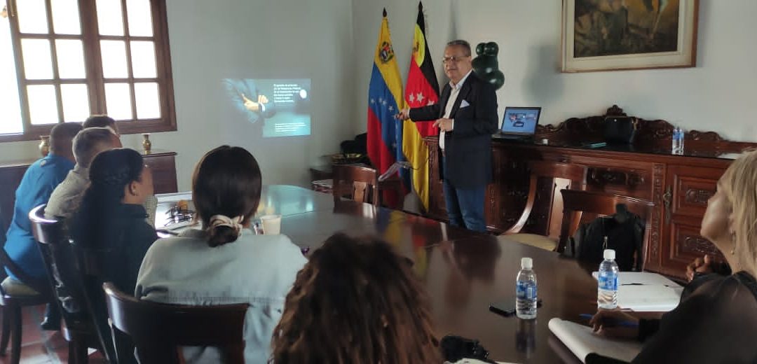 Inician formación protocolar para funcionarios de Miranda mediante convenio con la UCV