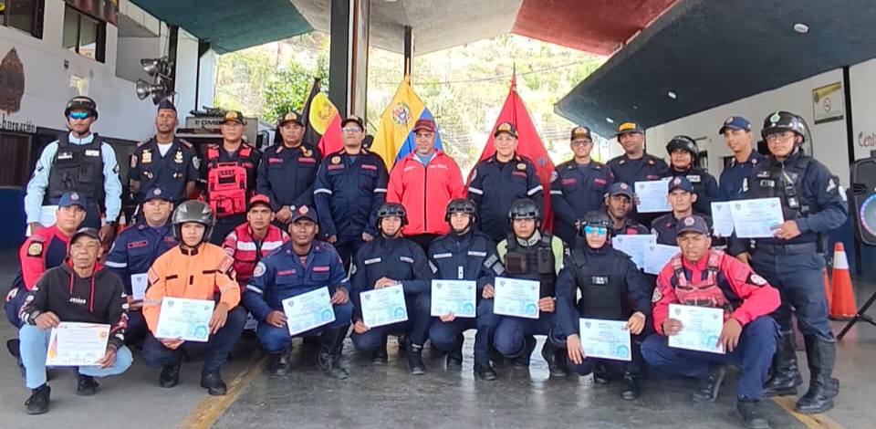 Culmina curso de mecánica básica para motos de los Bomberos de Miranda