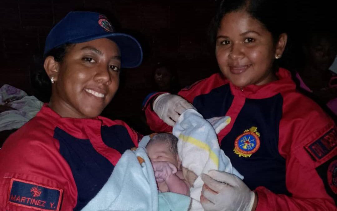Bomberas de Miranda atendieron con éxito parto de emergencia en Guatire