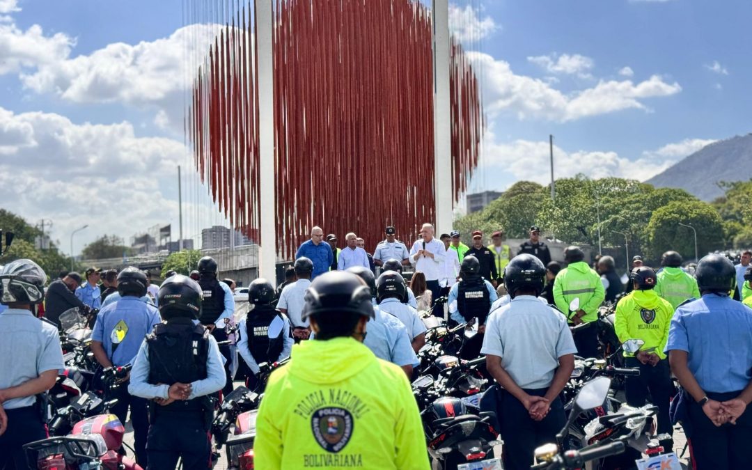 Gobierno de Miranda eleva a 866 la flota de patrullaje con entrega de 90 motos en Sucre