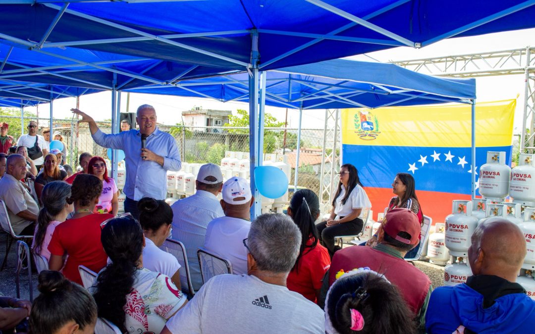 Proyecto comunal: 220 familias de la Comuna Ezequiel Zamora reciben cilindros de gas