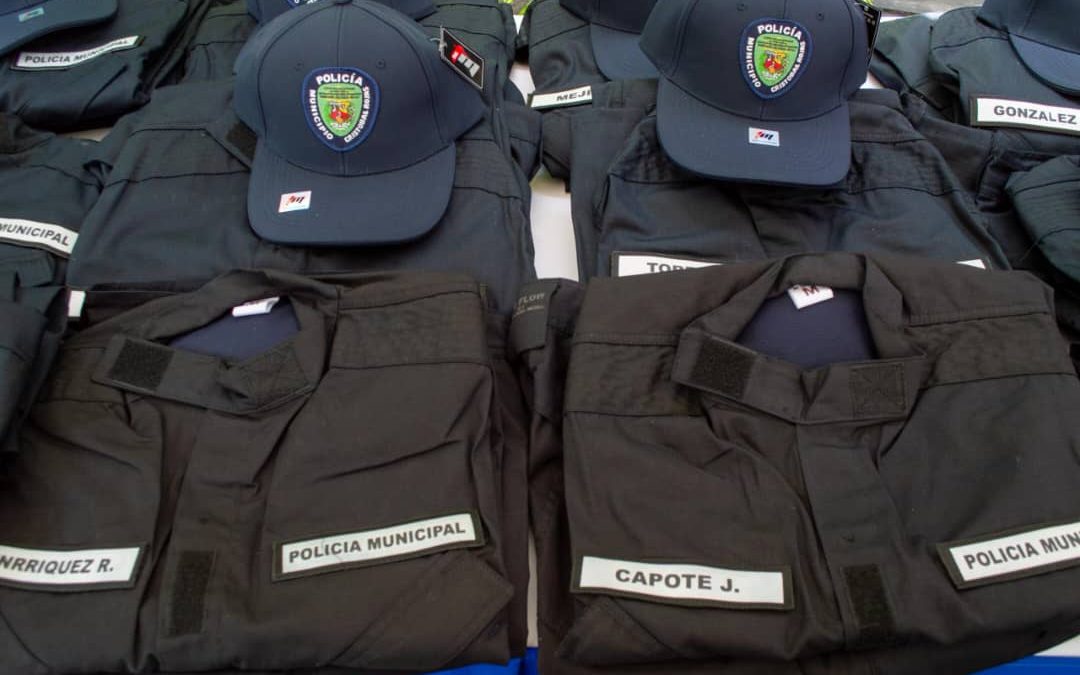 Gobierno de Miranda entregó dotación de uniformes a efectivos de la Policía de Cristóbal Rojas
