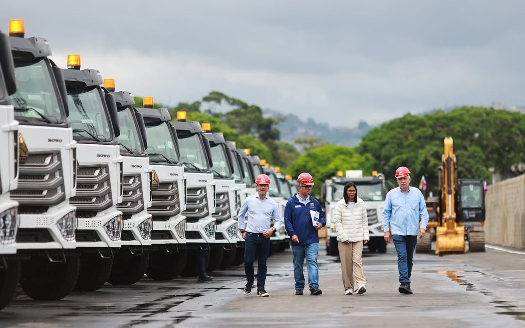Presidenta Delcy Rodríguez entrega camiones compactadores para el “Plan Lluvia” desde Miranda