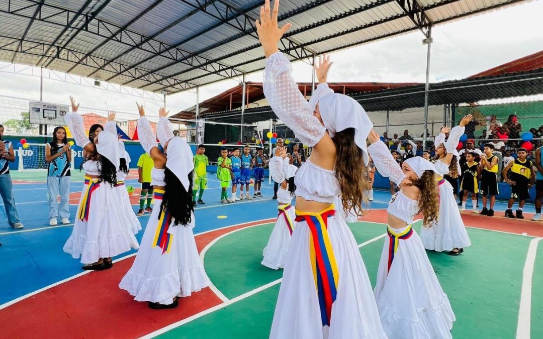 Entregaron cancha totalmente rehabilitada en Dos Lagunas de Cartanal