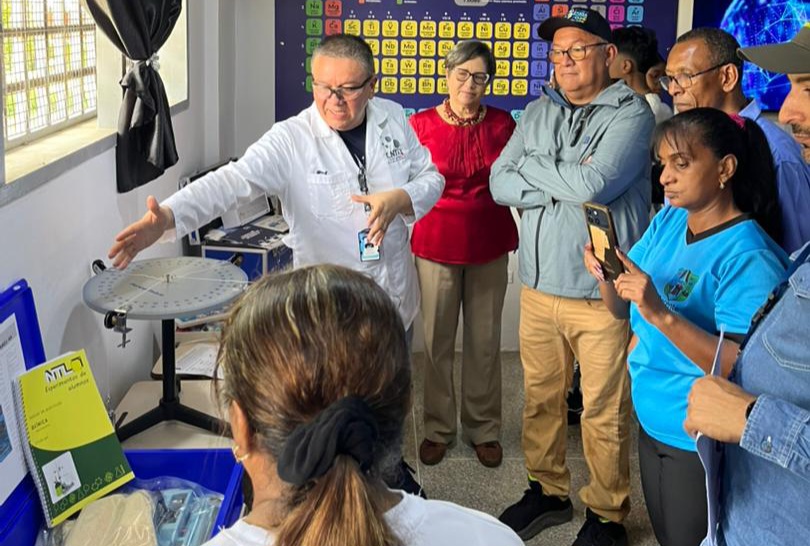 Miranda inaugura aula de ciencias y dota  laboratorios tecnológicos a escuelas de los Valles del Tuy