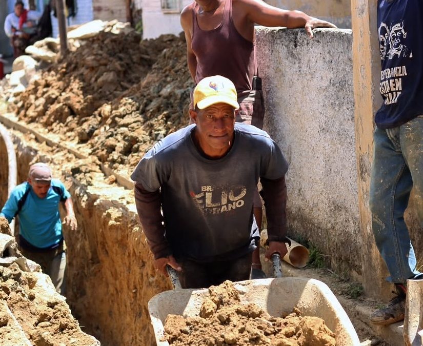 Avanzan trabajos de instalación de nuevas tuberías de agua en La Vereda y Morón