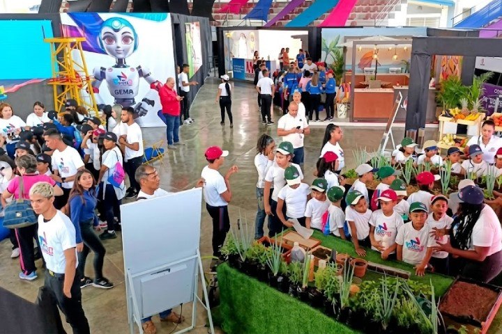 Expoferia Niñas y Niños Productores abre sus puertas en La Carlota, Miranda