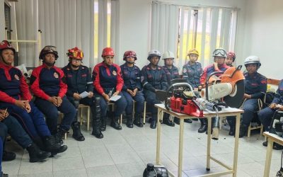 Funcionarias de Bomberos de Miranda se forman en rescate extremo y salvamento