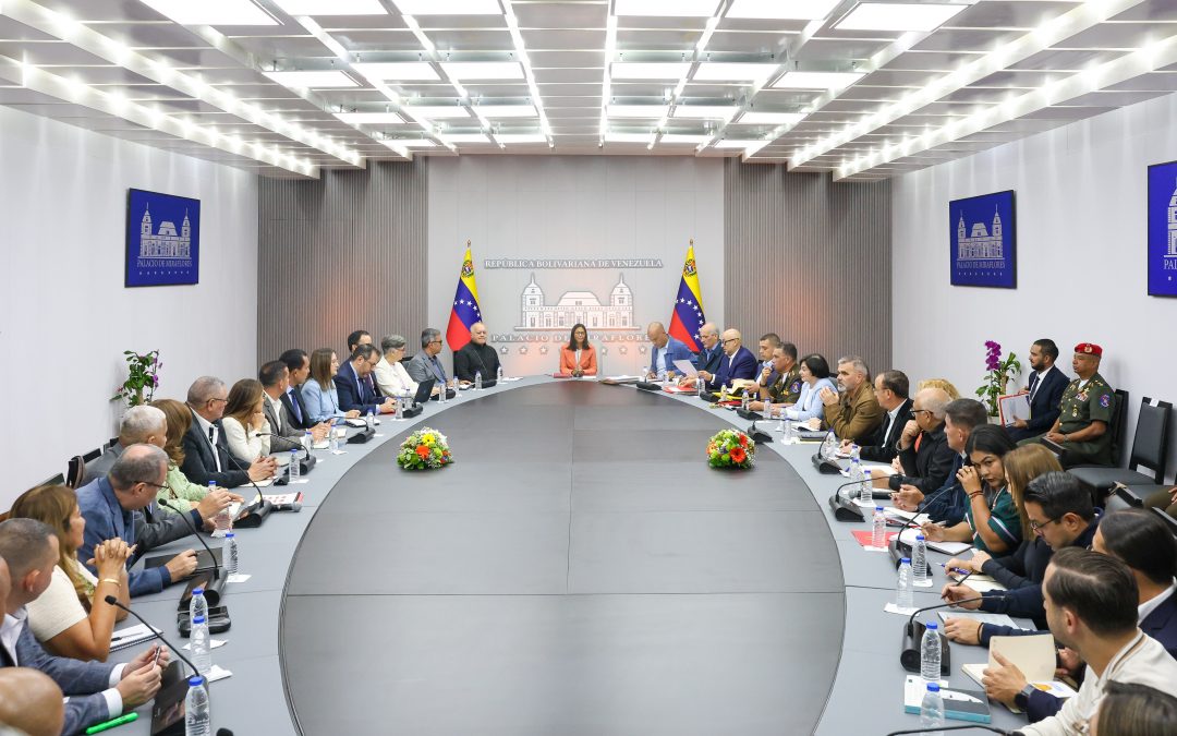 Crean dos comisiones presidenciales para reestructuración del Gobierno nacional