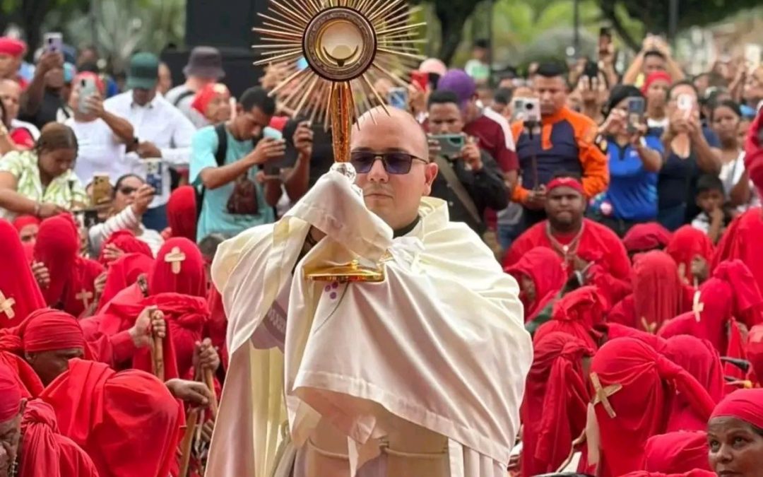 Diablos Danzantes de Yare inician ritual tras recibir la bendición