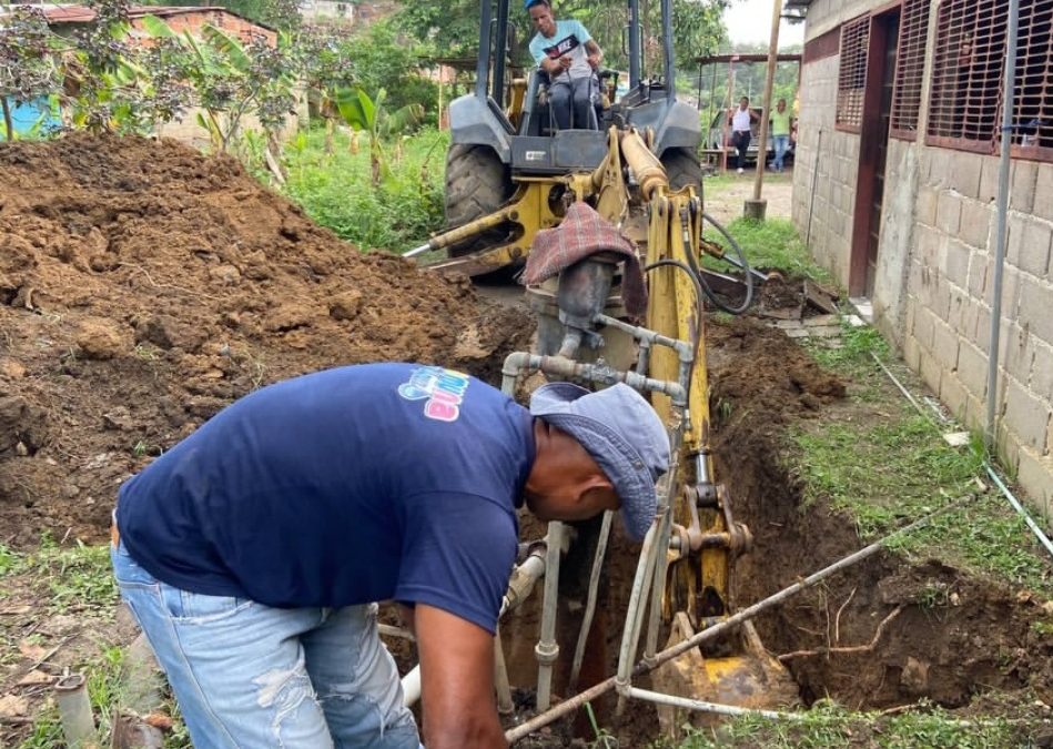 Realizaron sustitución de tubería de agua potable en Colonia Mendoza de Ocumare del Tuy