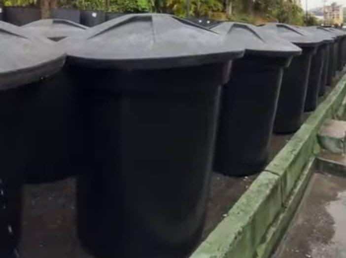 Comunidad de La Matica en Los Teques recibió 400 tanques de agua