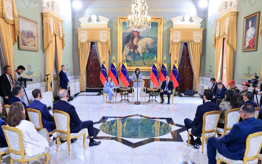 Venezuela y Shell firman acuerdo para iniciar explotación de gas en el Campo Loran