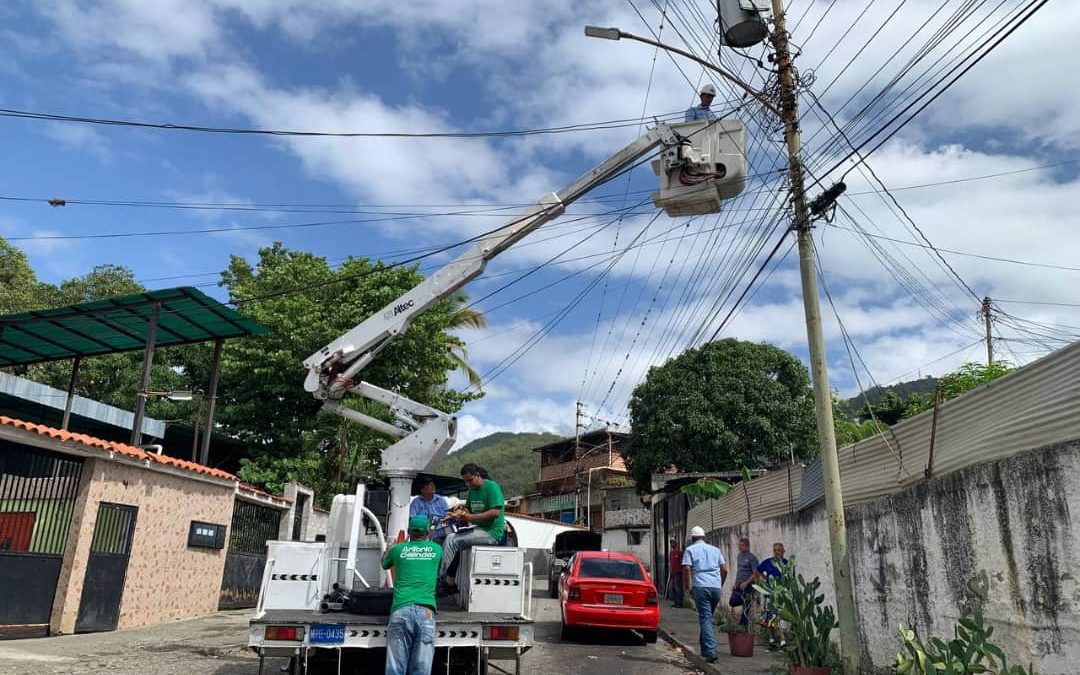 Avanza sustitución de luminarias en el sector Los Naranjos de Guarenas tras Consulta Popular