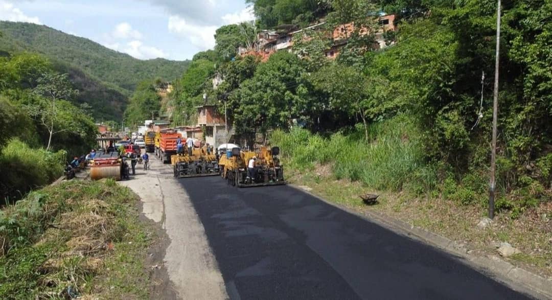 Plan Nacional de Asfaltado atiende varios tramos de la Petare-Guarenas