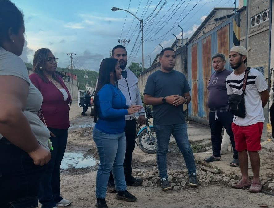 Miranda activa equipos multidisciplinarios para atender a familias afectadas por lluvias en Zamora