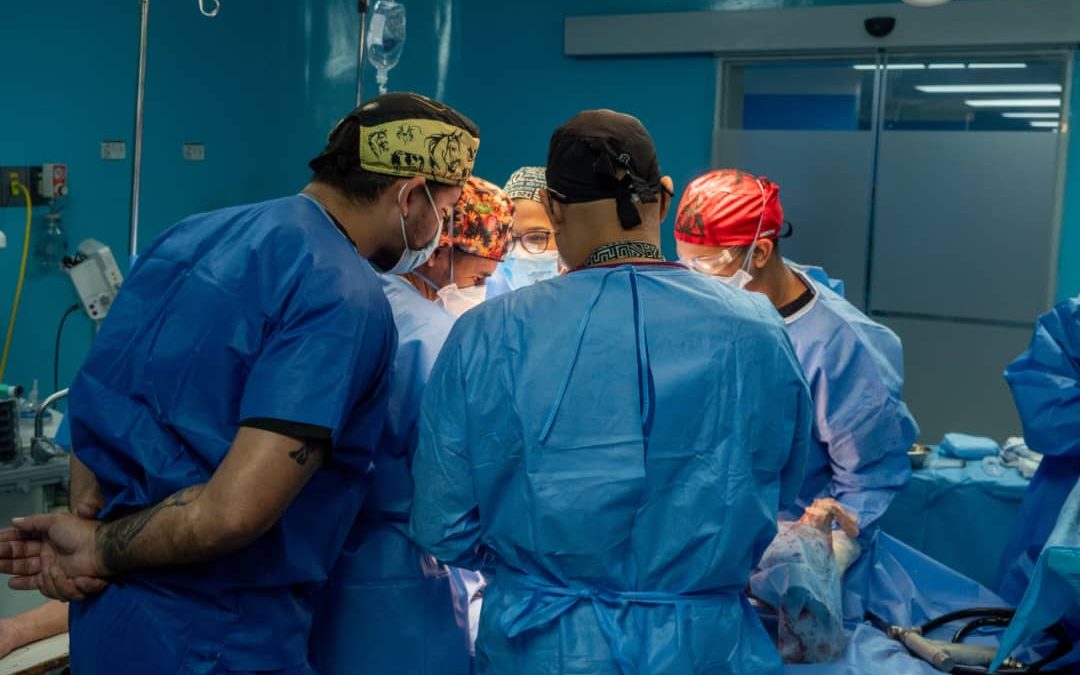 Gobierno bolivariano atiende a adultos mayores con cirugías de cadera y rodilla en Miranda