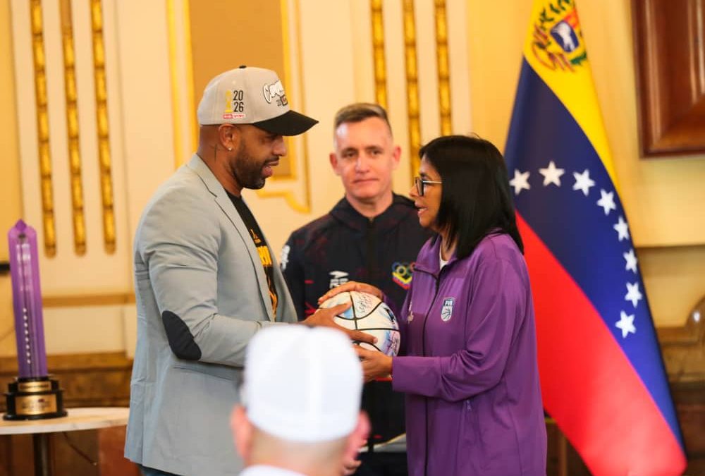 Presidenta encargada Delcy Rodríguez galardonó a basquetbolistas femeninos y masculinos por hazañas alcanzadas