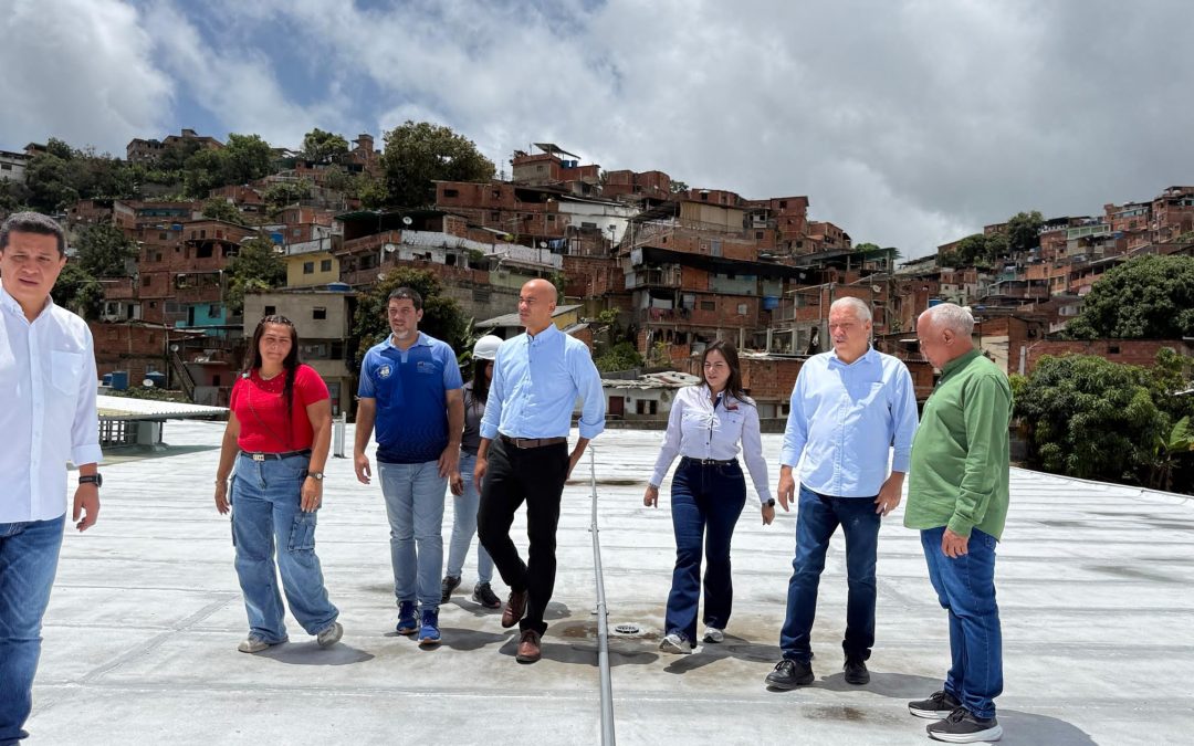 Constatan avances de la rehabilitación del Complejo Educativo Mariscal Sucre en La Dolorita