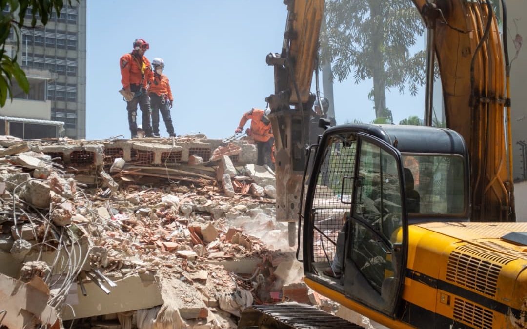 Despliegan más de 400 funcionarios en Los Palos Grandes para atender los daños por sismos