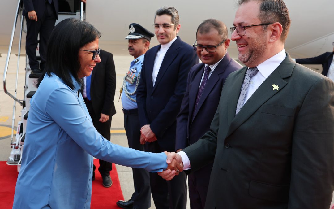 Presidenta encargada Delcy Rodríguez arriba a India para iniciar agenda estratégica bilateral