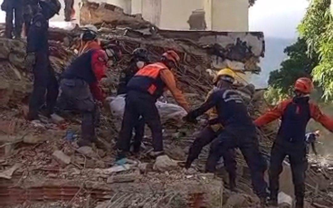 Bomberos de Miranda y cuerpos de seguridad intensifican labores de rescate en Chacao