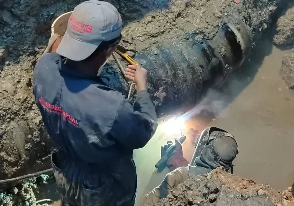 Reparan tuberías de agua potable en comunidades de Higuerote tras afectaciones sísmicas