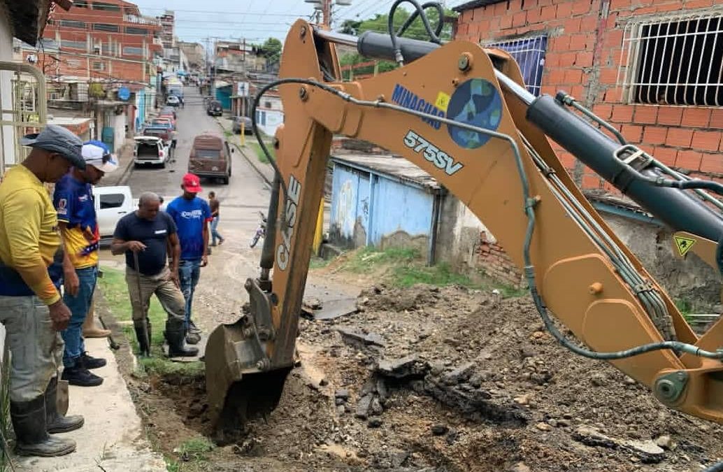 Reparan avería de tubería de agua potable en sector Cerro Colorado afectada por terremotos