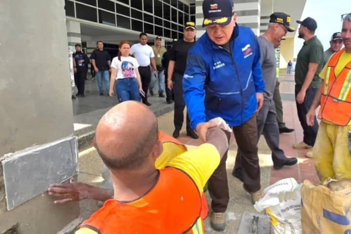 Vicepresidente Diosdado Cabello supervisa campamento en la USB-La Guaira y denuncia guerra mediática internacional ante la contingencia