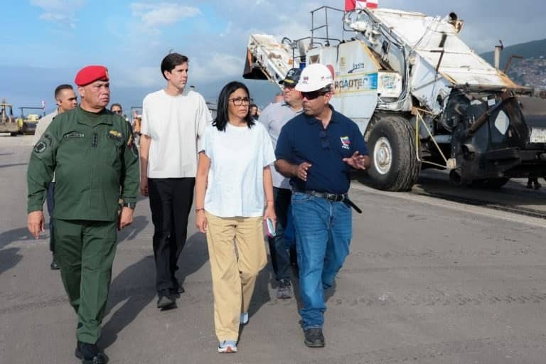 Presidenta (E) inspecciona pista del Aeropuerto Internacional Simón Bolívar y anuncia plan para retomar operaciones