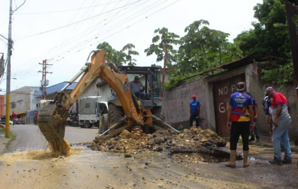 Reparan avería en tubería de agua potable en Ocumare del Tuy