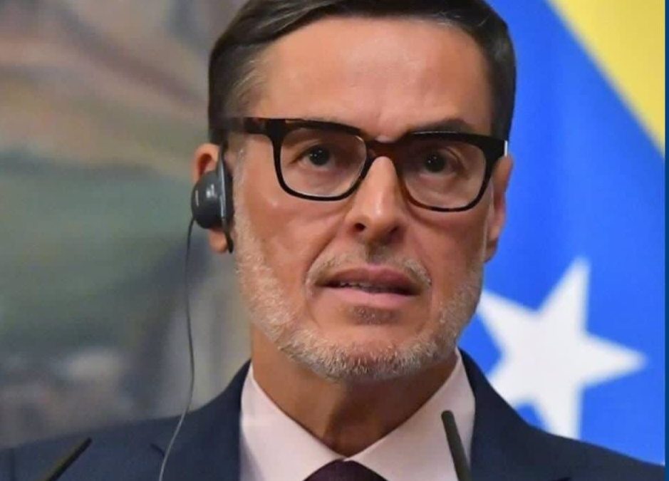Félix Plasencia asume nuevo Ministerio de Relaciones y Comercio Exterior